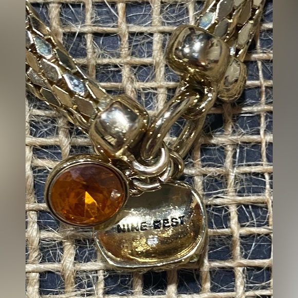 Bracelet Nine West Gold Tone Finish W/Amber & Pumpkin Charms Stretch - Picture 4 of 5